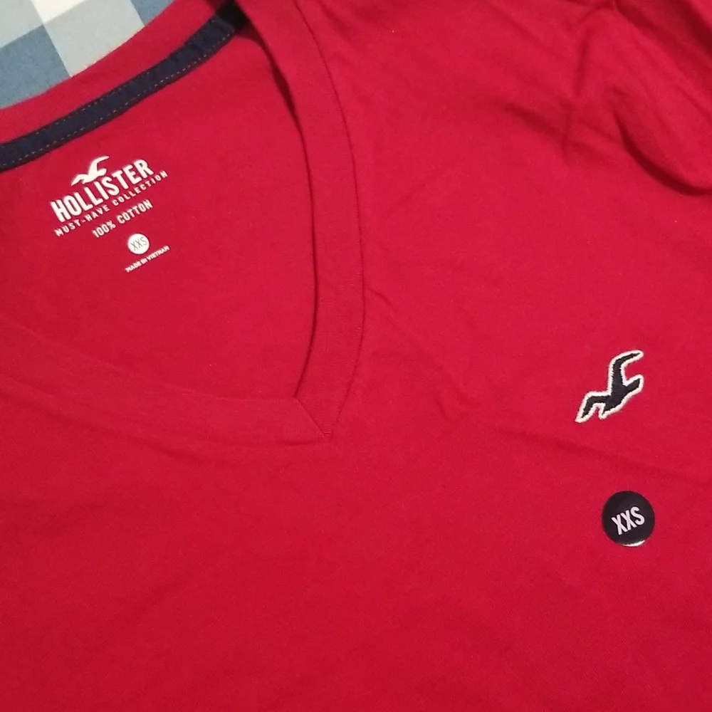 2 TOPS HOLLISTER - Picture 5 of 14
